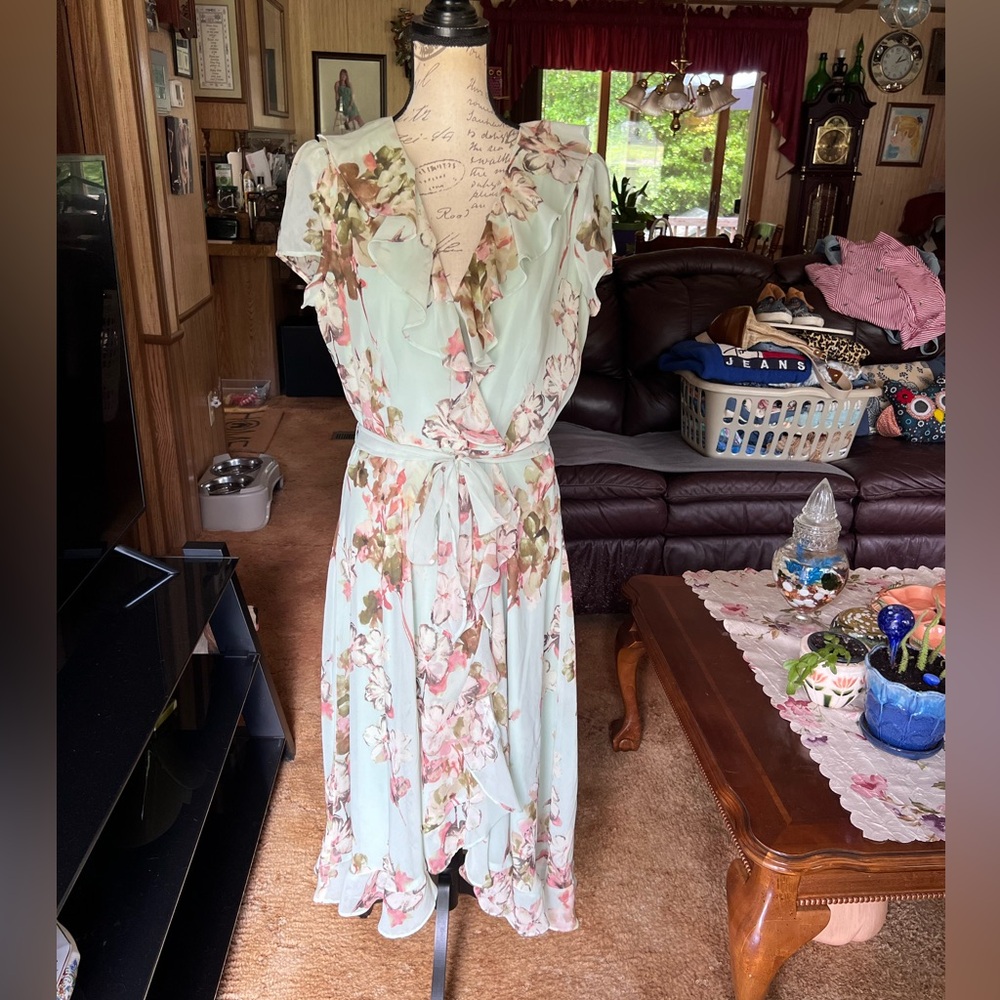 Julian Taylor Floral Midi Dress Size 16 Layered Ruffles beautiful dress.